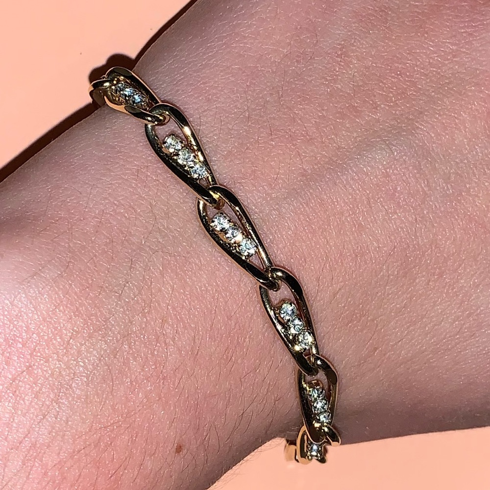 Gold and diamond chain linked bracelet